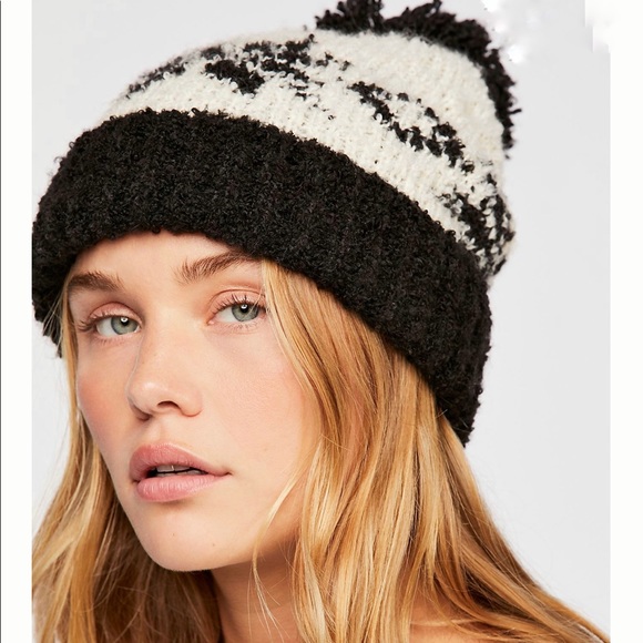 Free People Accessories - Free People Chunky Knit Snowflake PomPom Beanie
